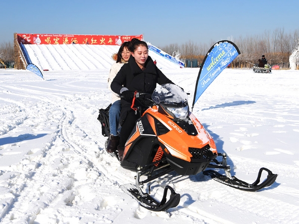 雪地摩托